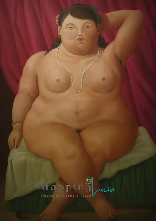 botero-a-roma-donna-nuda-seduta-con-le-gambe-incrociate-un-braccio-è-reclinato-dietro-la-testa-e-indossa-una-collava-di-perle-che-le-scivola-nell-incavo-dei-seni